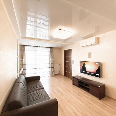 2-Bedroom Apartment Most City Area, Ekaterynoslav Square Dnyipropetrovszk Kültér fotó
