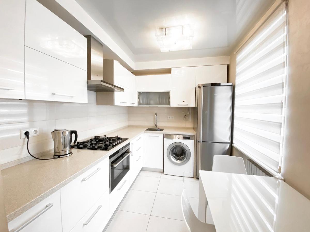 2-Bedroom Apartment Most City Area, Ekaterynoslav Square Dnyipropetrovszk Kültér fotó