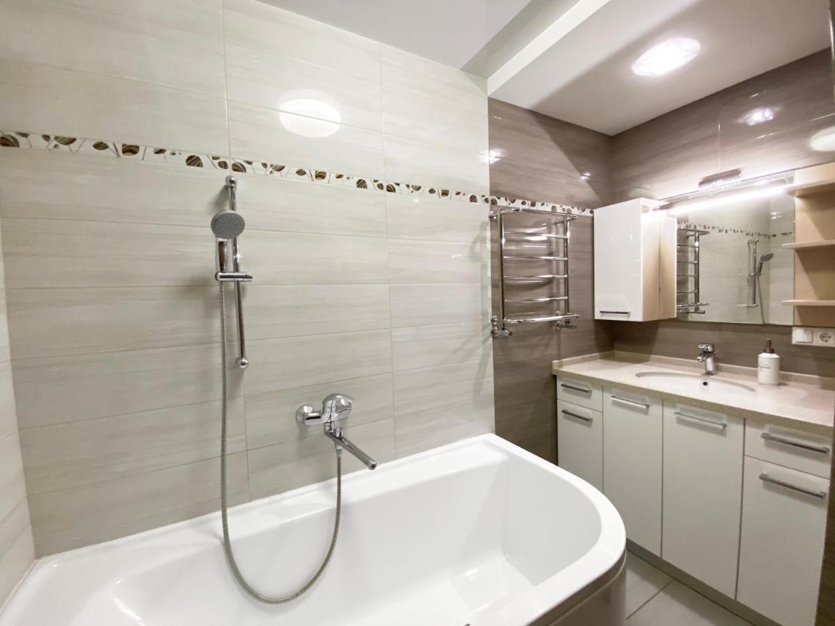 2-Bedroom Apartment Most City Area, Ekaterynoslav Square Dnyipropetrovszk Kültér fotó