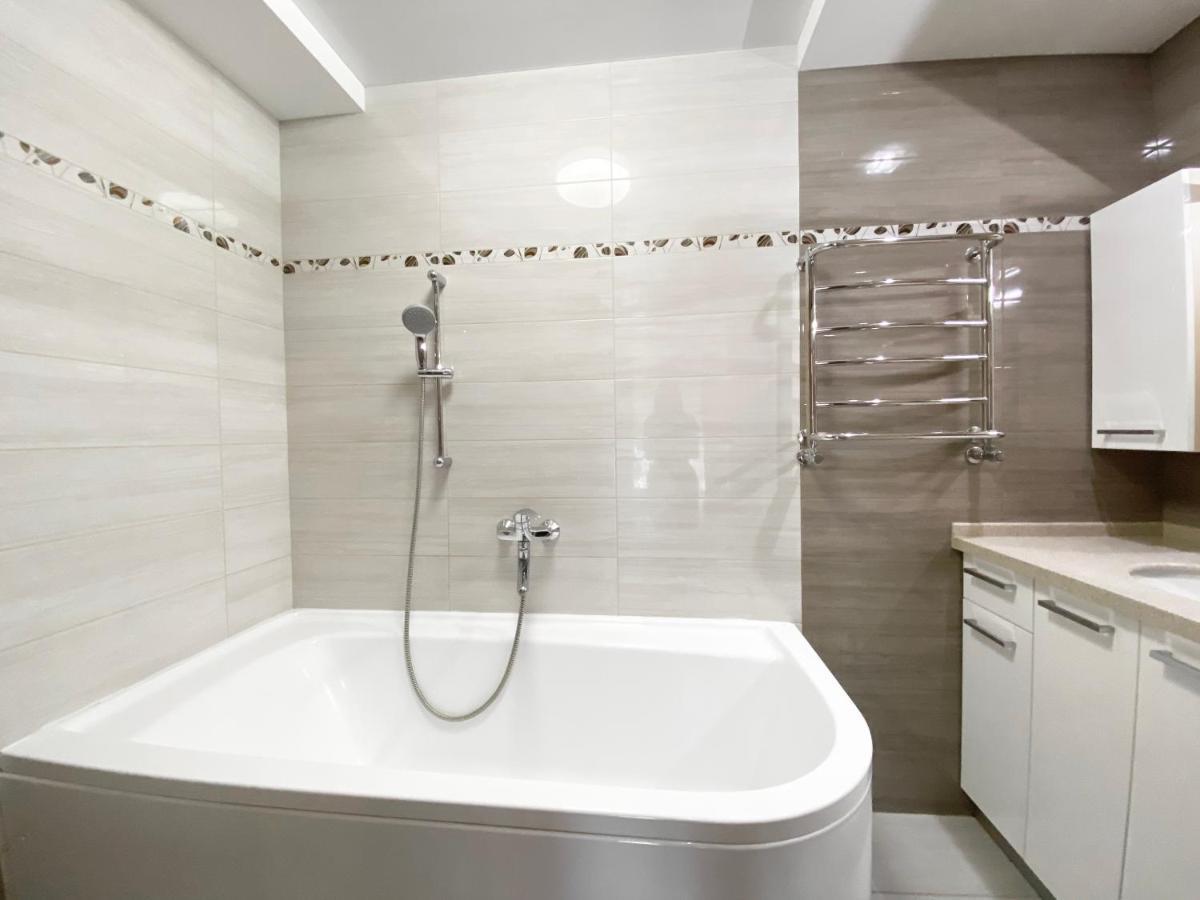 2-Bedroom Apartment Most City Area, Ekaterynoslav Square Dnyipropetrovszk Kültér fotó