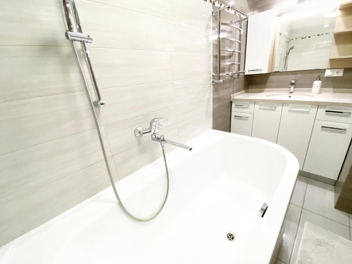 2-Bedroom Apartment Most City Area, Ekaterynoslav Square Dnyipropetrovszk Kültér fotó