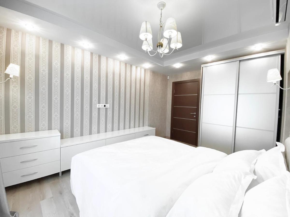 2-Bedroom Apartment Most City Area, Ekaterynoslav Square Dnyipropetrovszk Kültér fotó