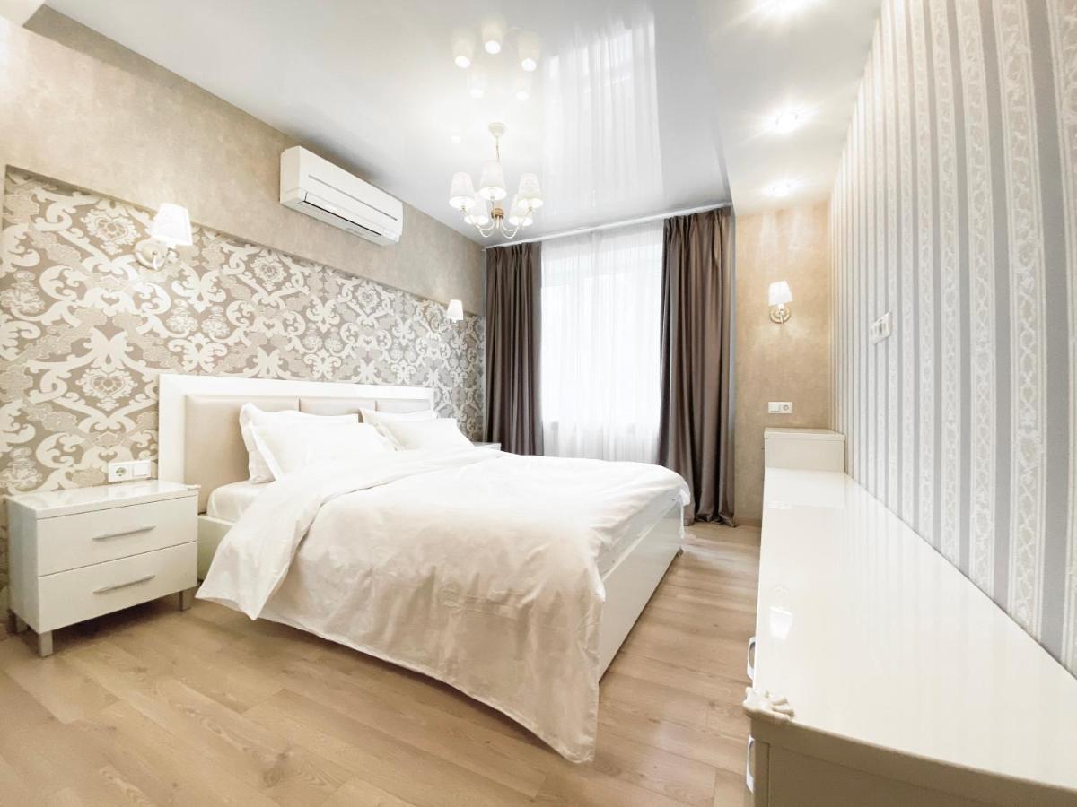2-Bedroom Apartment Most City Area, Ekaterynoslav Square Dnyipropetrovszk Kültér fotó