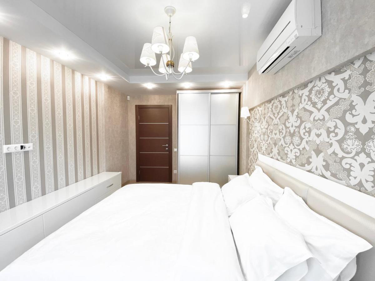 2-Bedroom Apartment Most City Area, Ekaterynoslav Square Dnyipropetrovszk Kültér fotó
